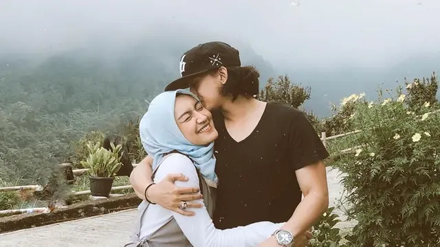 Rumah Tangga Terlihat Adem, Ini 6 Potret Melody Prima dan Suami Telah Resmi Cerai