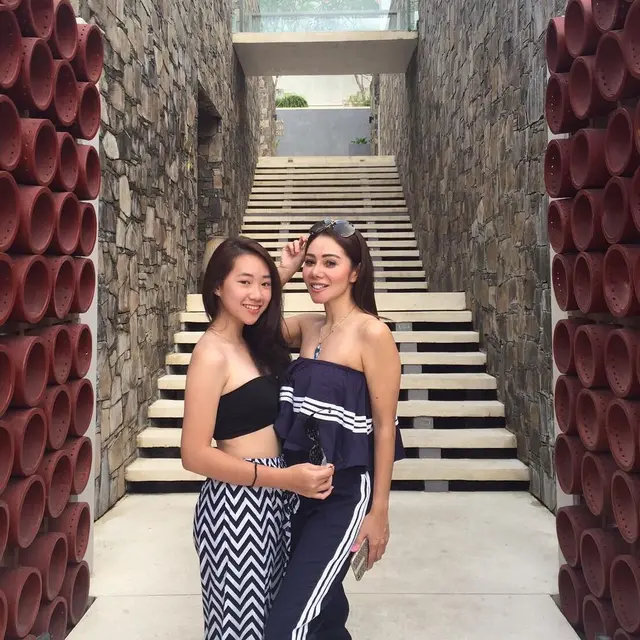 6 Potret Cinta Richita putri sulung Femmy Permatasari, aura old money-nya kuat banget