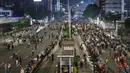 Sebagai informasi, perayaan malam pergantian tahun di Jakarta kali ini digelar secara sederhana. Tampak dalam foto, suasana jalan MH Thamrin yang mulai dipadati warga yang akan menikmati malam pergantian tahun di kawasan Bundaran Hotel Indonesia, Jakarta, Rabu (31/12/2025). (Kapanlagi.com/Budy Santoso)
