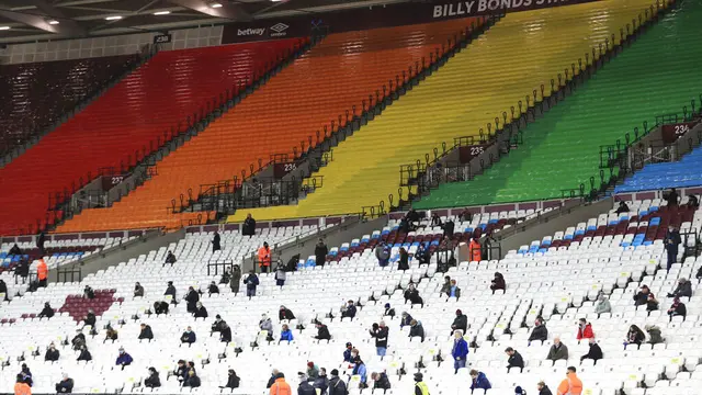 FOTO: Penampakan Suporter Liga Inggris Setelah Diizinkan Kembali Menonton di Stadion