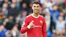 Cristiano Ronaldo - Sang megabintang tampil melempem di lini depan Manchester United. CR7 hanya mampu melepas tiga tendangan dan hanya satu yang mengarah ke target. Dia belum bisa menaklukkan Kasper Schmeichel. (AFP/Paul Ellis)