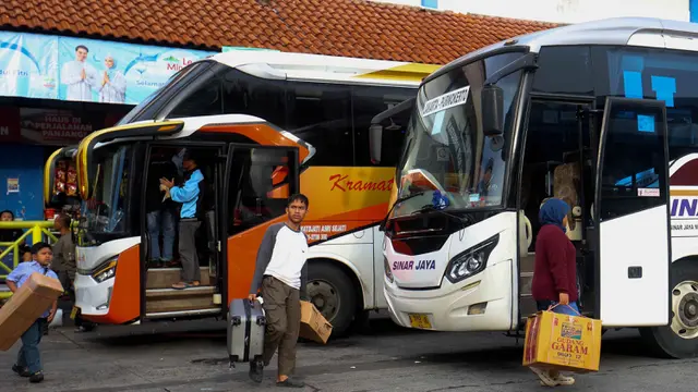 Arus Balik Lebaran 2026, Terminal Kampung Rambutan Dipadati Pemudik