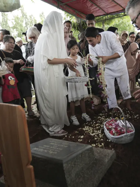 Ibunda Vino G Bastian meninggal dunia. (Budy Santoso/© KapanLagi.com)