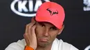 Petenis Spanyol, Rafael Nadal menyampaikan konferensi pers menyusul kekalahannya atas Dominic Thiem dari Austria pada perempat final Australia Terbuka di Melbourne, Australia, Kamis (30/1/2020). Nadal memenangkan 19 Grand Slam, tertinggal satu angka di belakang Roger Federer. (AP Photo/Lee Jin-man)