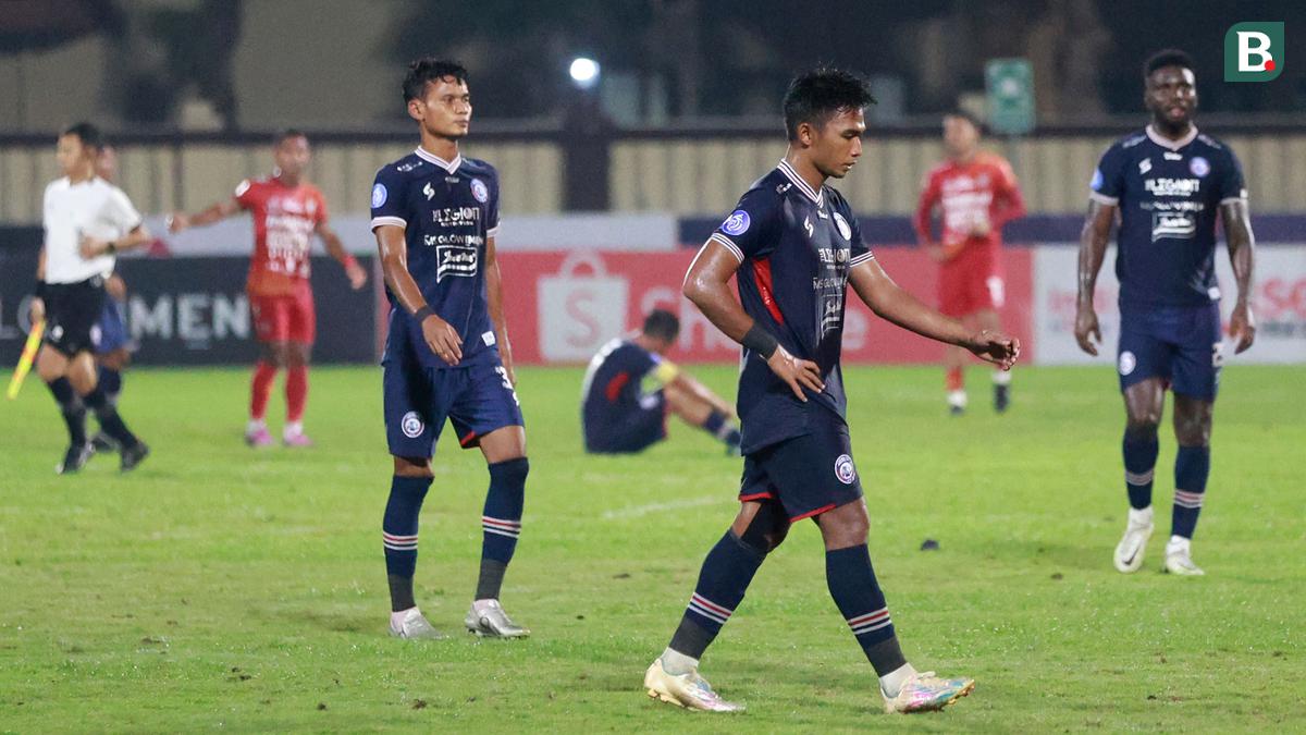 Foto: Lawan 10 Pemain Bali United, Arema FC Justru Terjun di Liga 1 BRI