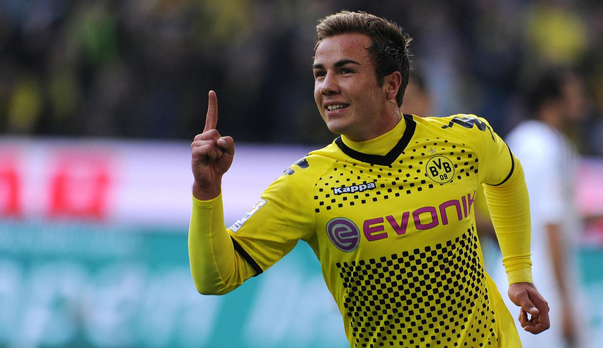 Mario Gotze. Gelandang serang berusia 29 tahun yang mulai musim lalu berseragam PSV ini sempat memperkuat Borussia Dortmund dan Bayern Munchen di Liga Jerman saat berusia di bawah 23 tahun. Ia mampu mencetak total 41 gol mulai musim 2009/2010 hingga 2015/2016. (AFP/Patrik Stollarz)