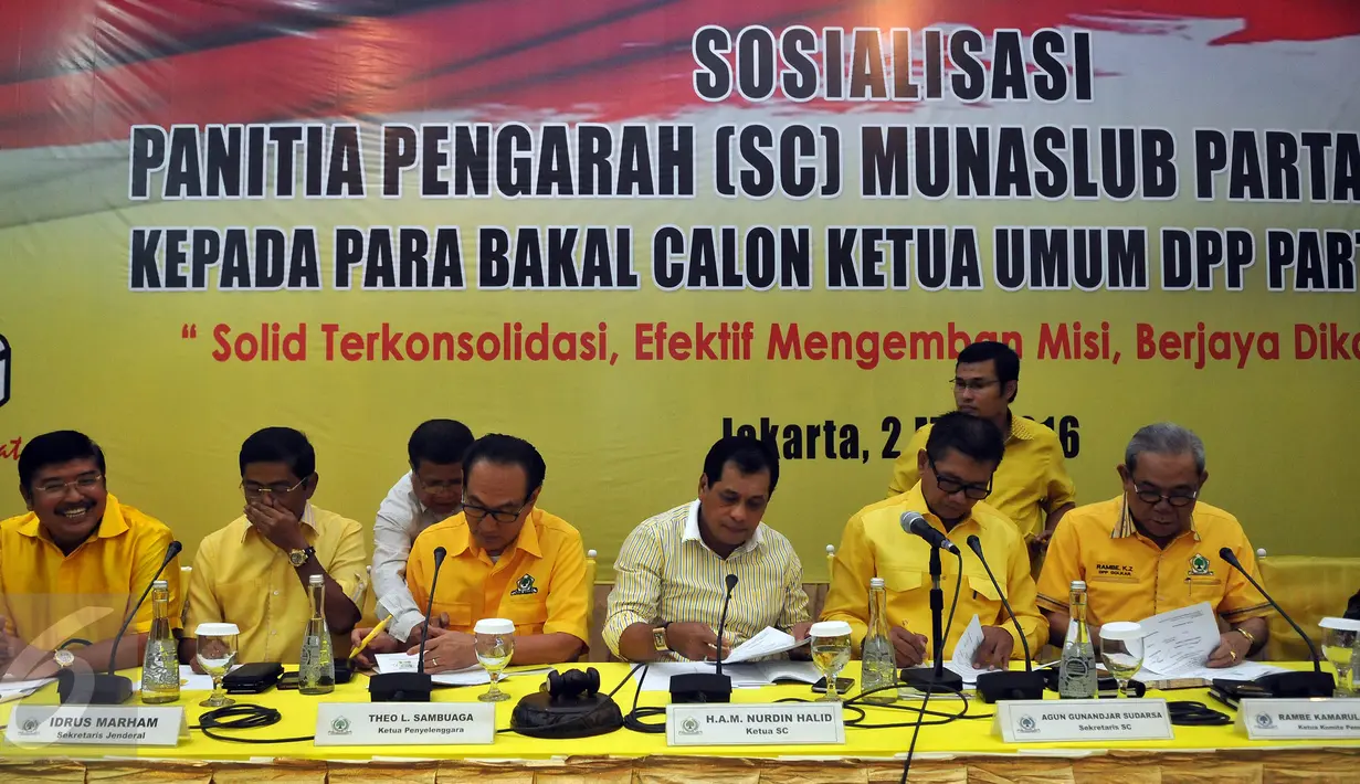 Panitia Tahapan Seleksi Pencalonan Ketum Golkar ketika kegiatan sosialisasi bagi bakal calon Ketua Umum Partai Golkar di Jakarta, Senin (2/5). Saat ini, beberapa kader Golkar sudah melabeli dirinya sebagai bakal calon ketua umum (Liputan6.com/Johan Tallo)