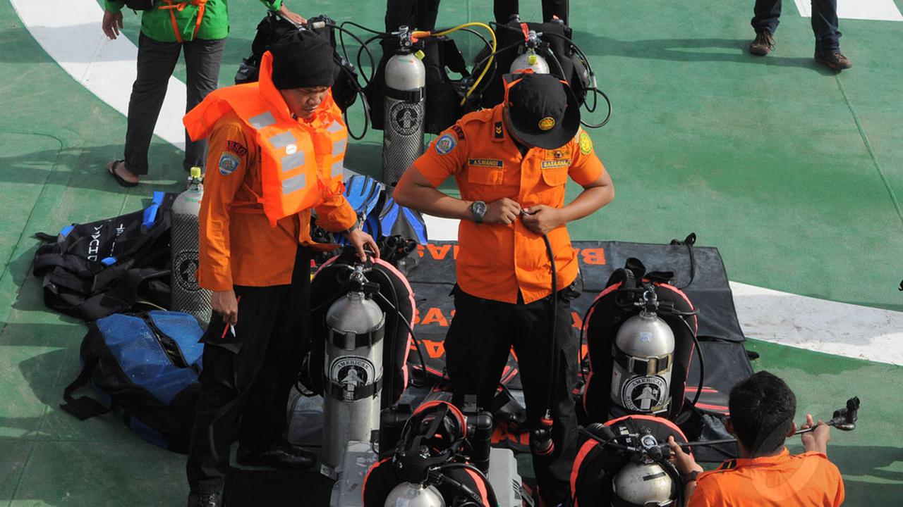 Kesiapan Tim Penyelam Saat Pencarian Korban AirAsia QZ8501