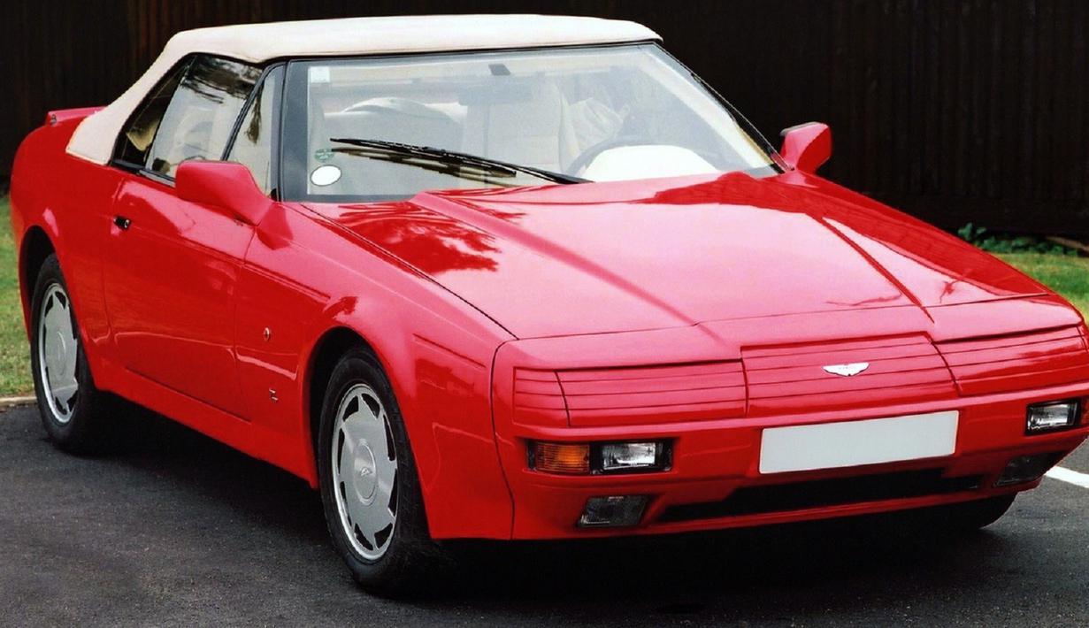 Aston Martin V8 Vantage Volante Zagato memiliki desain yang unik dan terlihat tidak seperti sebuah Aston Martin. Mobil ini hanya terporduksi sebanyak 37 unit saja yang tersebar di dunia. (Source: classicandsportscar.com)