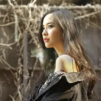 Eksklusif Elvira Devinamira (Foto: Bambang E. Ros, Stylist: @revashion, Digital Imaging: Nurman Abdul Hakim/Fimela.com)