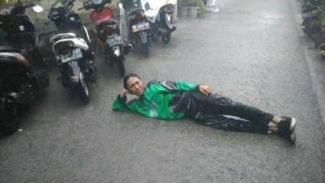 8 Tingkah Kocak Driver Ojek Online Kalau Lagi Tidak Ada Orderan