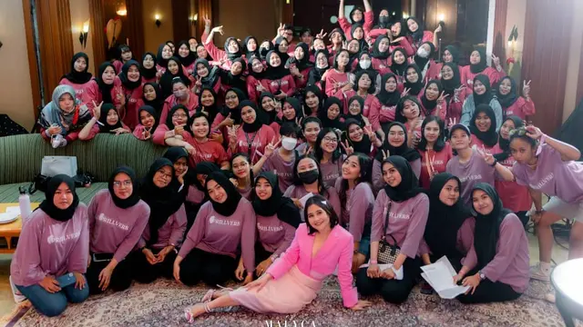 Potret Kebersamaan 6 Artis ketika Kumpul Bareng Fans, Seperti Keluarga