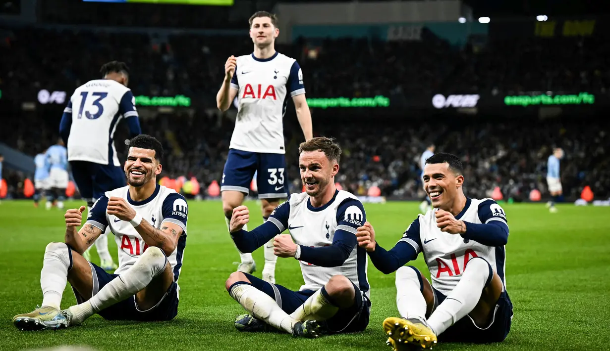 Manchester City mengalami kekalahan menyakitkan dari Tottenham Hotspur pada laga pekan ke-12 Liga Inggris 2024-2025 di Stadion Etihad, Minggu (24/11/2024) dini hari WIB. City takluk empat gol tanpa balas. (AFP/Paul Ellis)
