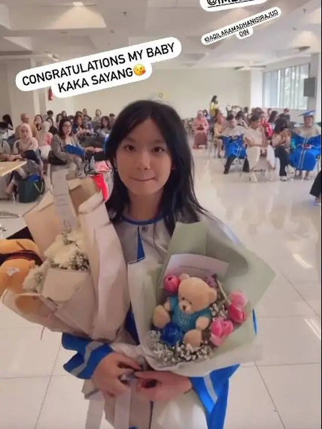 7 Potret Zaskia Gotik Hadiri Wisuda Putri Sambung, Kompak Bareng Imel PC