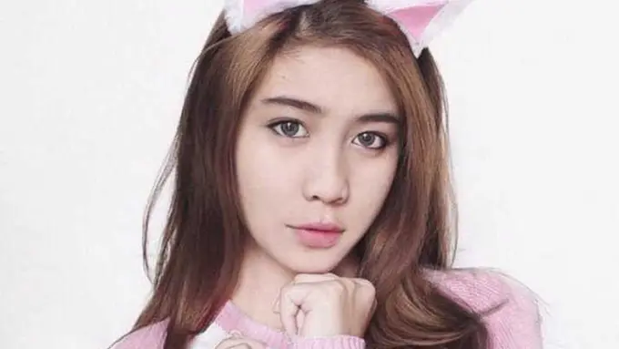 10 Jenis Makeup yang Sering Dipakai @Awkarin, Kamu Juga Nggak?