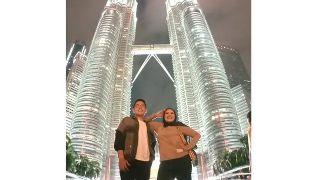Berpisah Karena Restu Orang Tua, Ini 6 Foto Kebersamaan Elly Sugigi dan Aditya Gumelar