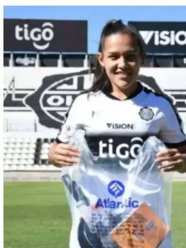 9 Potret Hadiah Pemain Terbaik Sepak Bola Ini Kocak, Terbaru Dapat Telur