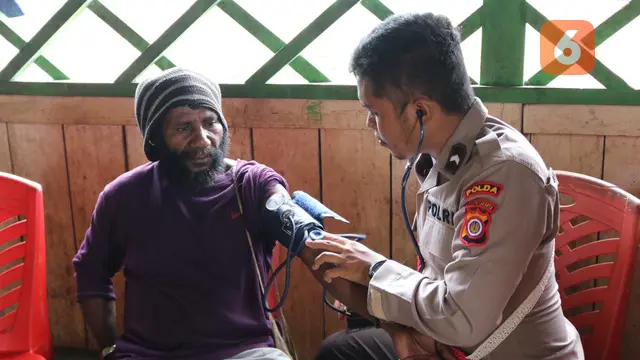 Polri periksa kesehatan warga Papua (Liputan6.com/Istimewa)