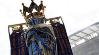 Trofi Premier League. (AFP/Adrian Dennis)