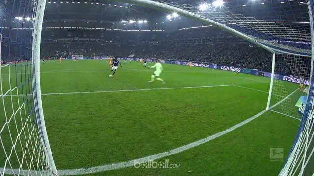 Breel Embolo mencetak gol mudah saat Schalke berhadapan dengan Hoffenheim. This video is presented by Ballball.