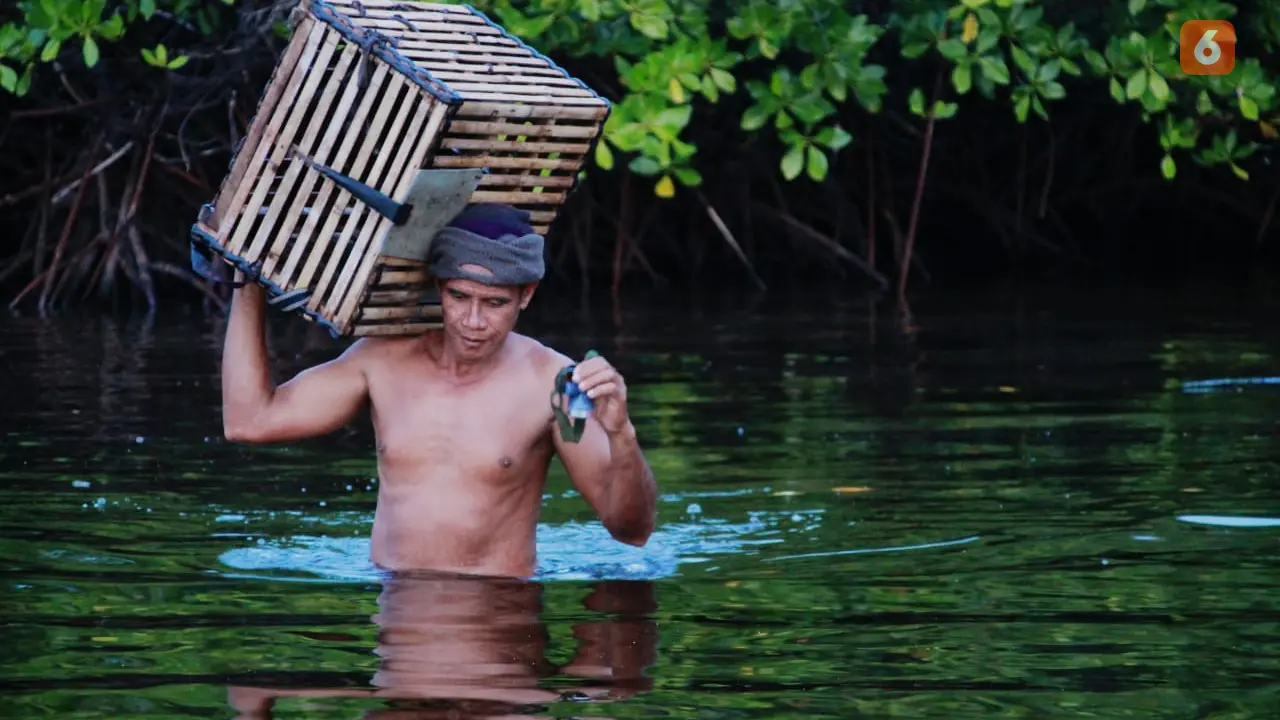 Pengambil kelelawar di Desa Olibu, Kecamatan Paguyaman Pantai, Boalemo. (Foto: Liputan6.com/Arfandi Ibrahim)