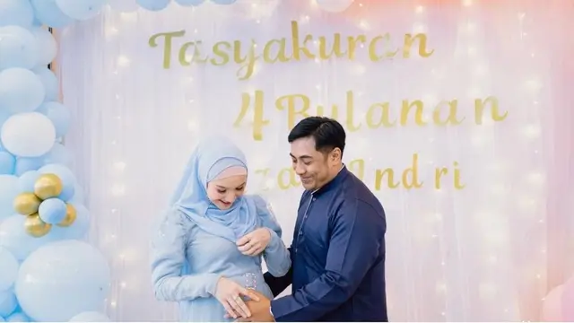 Indri Giana Istri Ustaz Riza