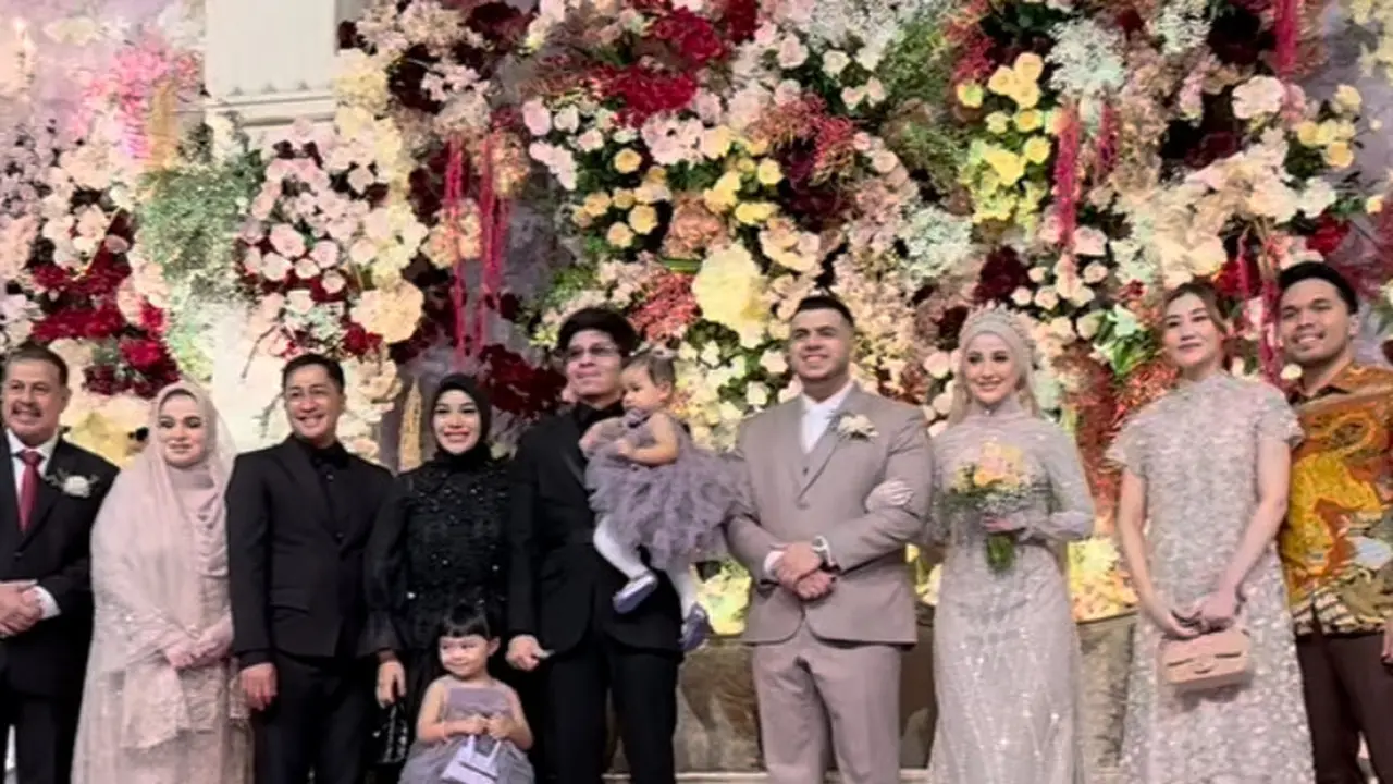 Outfit Kondangan Publik Figure Hadir di Ngunduh Mantu Yislam Kakak Fadil Jaidi