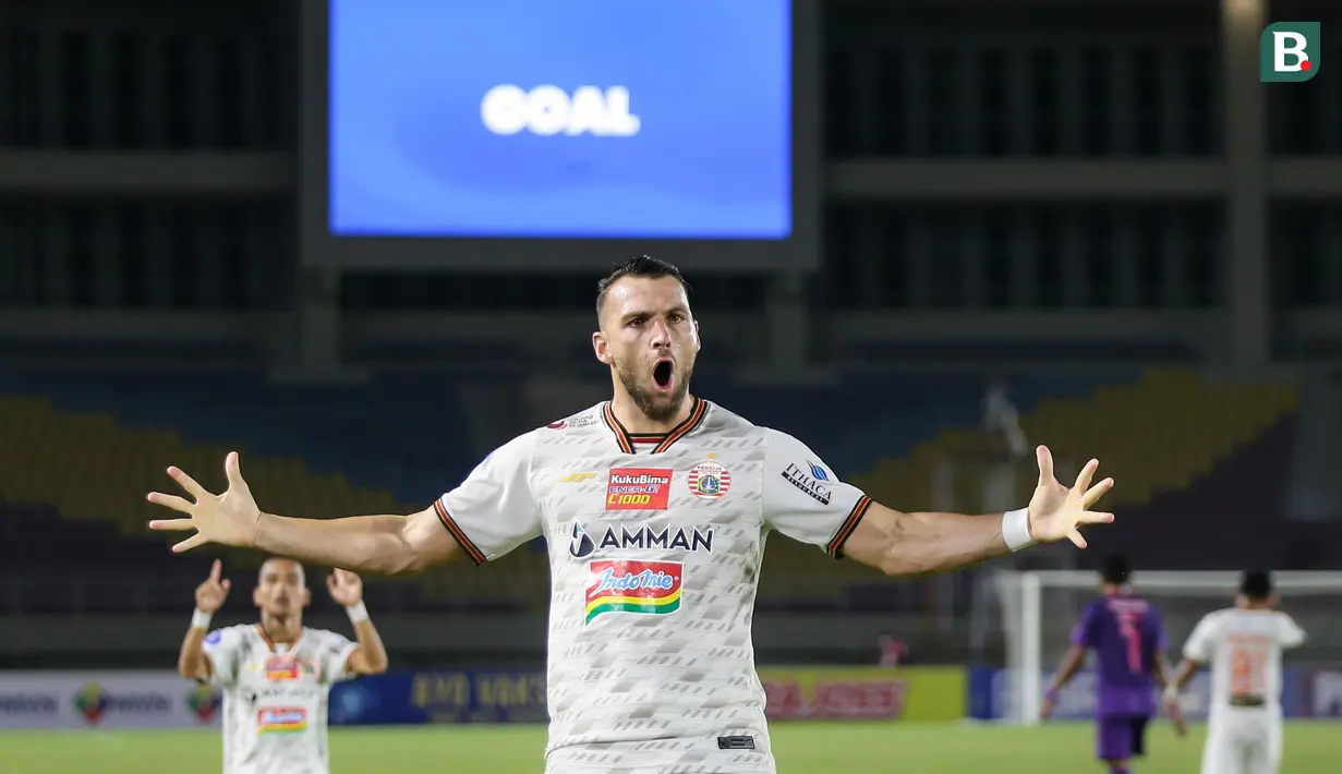 Duel dua tim berjulukan Macan berakhir imbang 2-2 dalam laga pekan ke-10 BRI Liga 1 2021/2022, Sabtu (30/10/2021). Persija Jakarta yang dua kali tertinggal dari Persik Kediri berhasil mengamankan satu poin dalam laga yang digelar di Stadion Manahan, Solo. (Bola.com/Bagaskara Lazuardi)