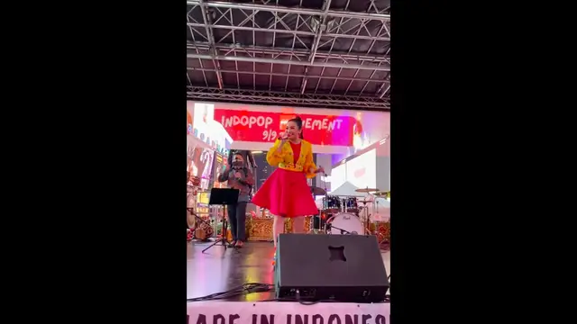 Fitri Carlina Bawa Dangdut Melantun di Times Square New York City. (instagram.com/fitricarlina)