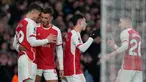 Pemain Arsenal Kai Havertz (kiri) melakukan selebrasi dengan Ben White setelah mencetak gol kedua timnya selama pertandingan sepak bola Liga Premier Inggris melawan Newcastle United di Stadion Emirates, London, Inggris, Sabtu, 24 Februari 2024. (AP Photo/Alastair Grant)