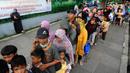 Pemerintah Kabupaten Bogor menyediakan sekitar 300 paket takjil gratis bagi warga yang membutuhkan. (merdeka.com/Arie Basuki)