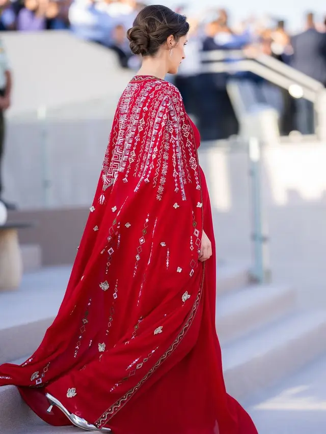 Penampilan Perdana Putri Rajwa dari Yordania saat hamil.