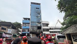 Kebakaran Gedung PT Terra Drone di Cempaka Baru, Cempaka Putih, Jakarta Putih. (Liputan6.com/Ady Anugrahadi)