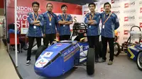 Mobil listrik Kaliurang UNISI Generasi ke-2 bersama tim Uli Albab UII Siap Lomba Mobil Balap Listrik. (Herdi Muhardi)