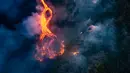 Aliran lava dari Gunung Etna saat erupsi di Catania, Sisilia Italia, Rabu, 12 Agustus 2026. (AFP/ Etna Walk)
