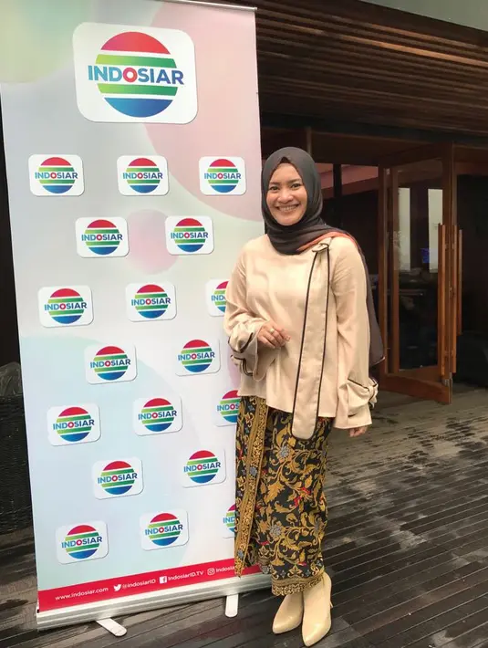 Pemilik nama Hartini Erpi Nurjanah itu menceritakan proses saat dirinya memutuskan untuk menutup aurat saat hadir dalam acara konferensi pers Program Ramadan Indosiar belum lama ini. (Instagram/ikkenurjanah0518)