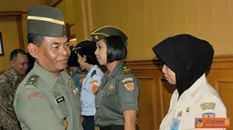 Citizen6, Jakarta: Penataran yang di selenggarakan oleh Pusat Penerangan (Puspen) TNI ini diikuti oleh 20 peserta, baik dari TNI dan PNS TNI, dan berlangsung selama 1 bulan penuh. (Pengirim: Badarudin Bakri). 