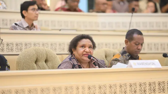 Komisija II in vlada soglasni o 10 predlogih zakonov o okrožjih/mestih, ki so bili predloženi plenarnemu zasedanju