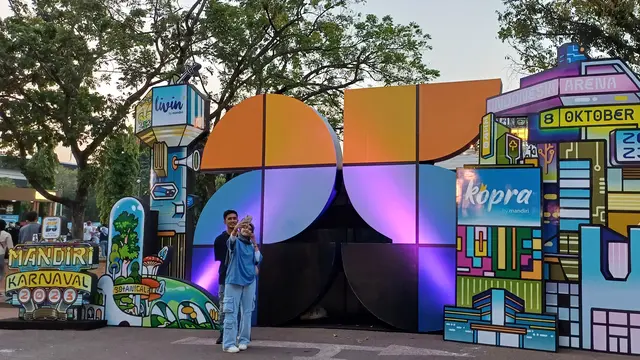 PT Bank Mandiri Tbk merayakan HUT ke-25 dengan menggelar Mandiri Karnival 2023 di Parkir Timur Senayan, Gelora Bung Karno (GBK), Jakarta pada 7-8 Oktober 2023. (Maulandy/Liputan6.com)