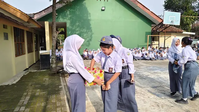 Siswa SMKN 3 Sukabumi jalankan program donasi seribu sehari