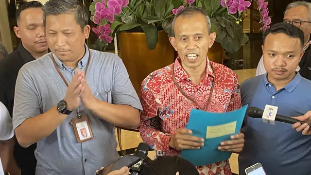 Direktur Umum PPK GBK Hadi Sulistia (baju batik merah) di Hotel Sultan.