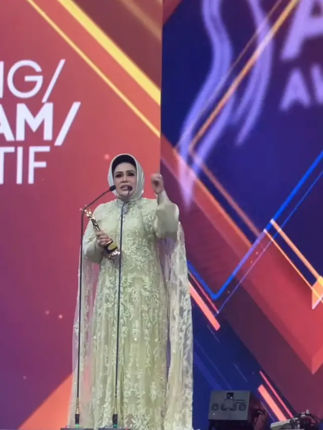 Tampilan Dress Up Para Musisi Hadir di AMI Awards 2024.