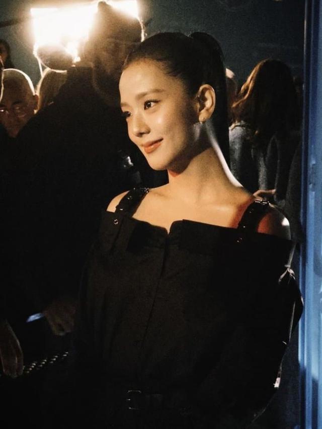 10 Gaya Si Princess Dior Jisoo BLACKPINK di Paris Fashion Week 2024 , Tampil Paling Bersinar di Antara Natalie Portman hingga Jennifer Garne