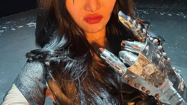 Potret Isyana Sarasvati dengan Makeup Bold yang Unik (credit: instagram/isyanasarasvati)