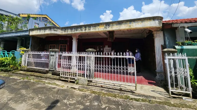 Komisi Pemberantasan Korupsi (KPK) lelang bangunan milik mantan Ketua DPRD Muara Enim, Aries HB. Rumah yang dilelang tersebut berada di kawasan Palembang, Sumatera Selatan.