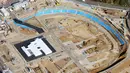Pemandangan sebuah area yang sedang dibangun stadion baru untuk Olimpiade Musim Panas 2020 di Tokyo, Jepang (10/12). Ajang olahraga internasional tersebut akan diselenggarakan di Tokyo pada tanggal 24 Juli-9 Agustus 2020. (Reuters/Kyodo)
