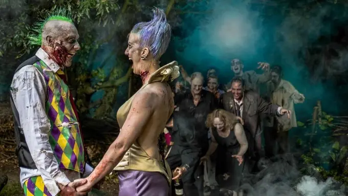 [Bintang] Bukan Takut, Pecinta Walking Death Pasti Suka Pernikahan Ini!