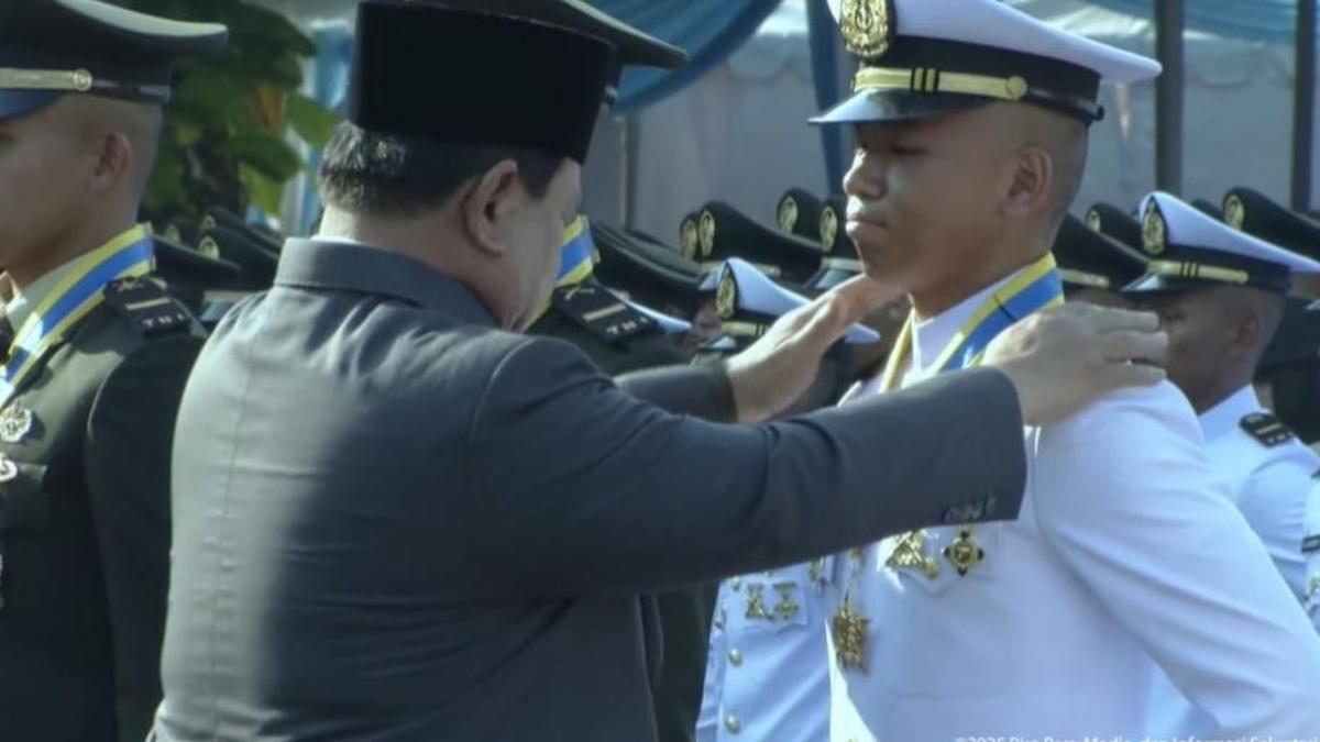 Kisah Inspiratif Anak Pedagang Sembako Jadi Lulusan Terbaik Akademi AL, Pangkat Disematkan Langsung Prabowo
