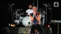 Selain lagu-lagu populer yang dibawakan, tata panggung Coldplay juga berkesan. (Liputan6.com/Faizal Fanani)