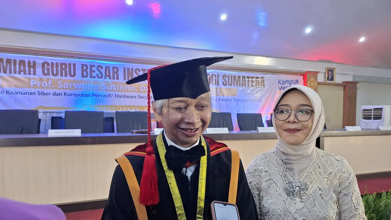 Prof Sarwono Sutikno, Guru Besar Bidang Keamanan Siber Komputasi Pervasif Itera. Foto : (Liputan6.com/Ardi).